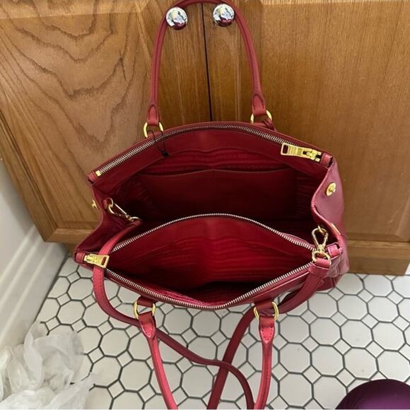 Prada $3,495 Galleria Saffiano Large Leather Bag 100% Authentic - Picture 3 of 12